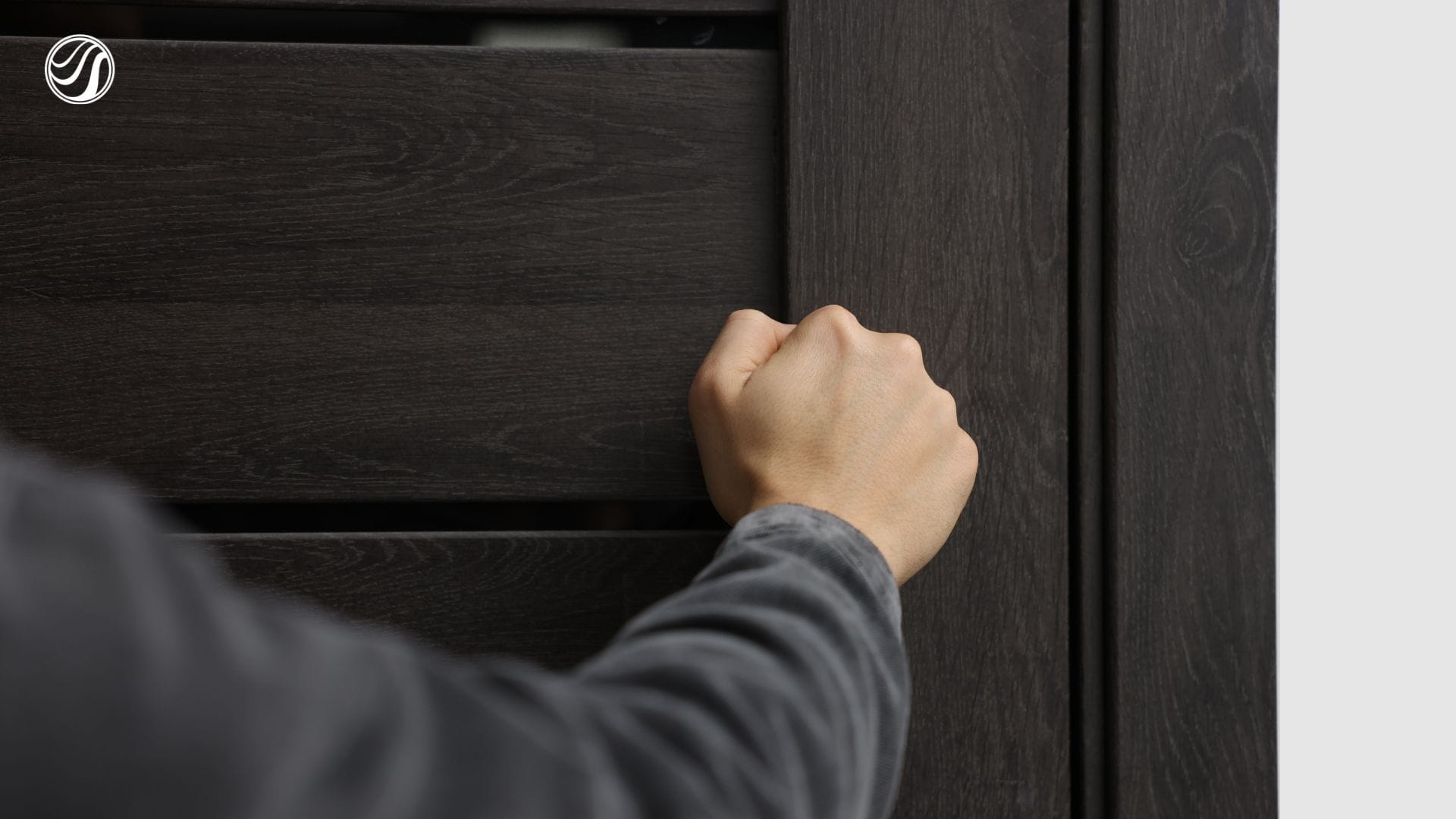 A door knocker or canvasser using a branded weather history report